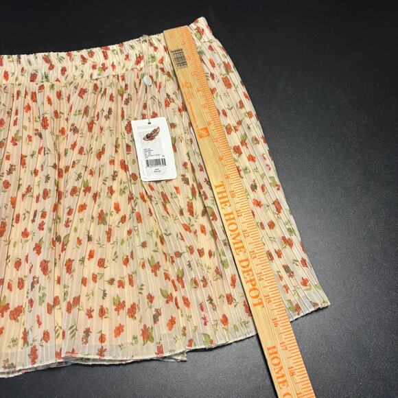 NWT C&V Chelsea & Violet Floral Pleaded Mini Skirt Size Extra Large XL - Picture 2 of 6